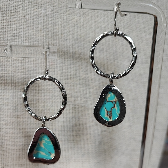 Faux Mottled Cream Brown Veined Turquoise Silver Tone Hammered Pierced Earrings - Picture 8 of 9